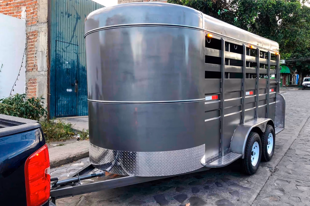 Remolque porta Caballos